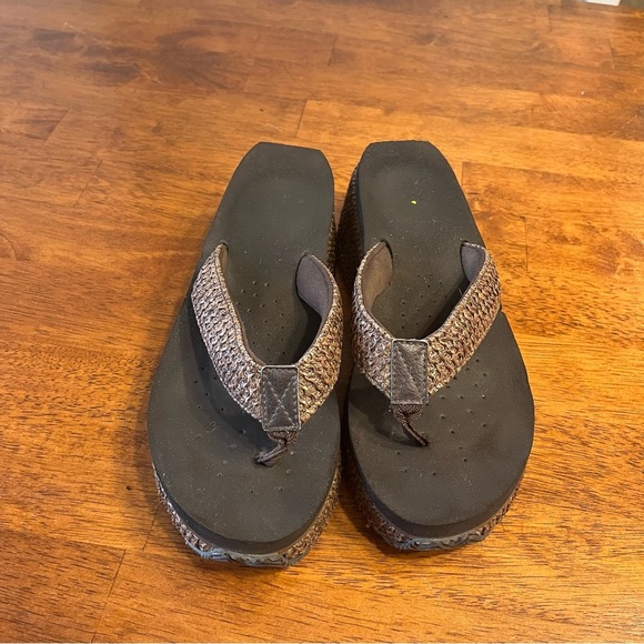 Volatile Brown Raffia wedge sandals size 9.5 - Picture 5 of 11